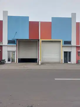 Disewakan Gudang + Kantor Modern 2 Lantai di Bizzpark Green Sedayu