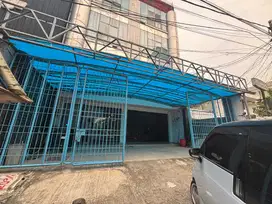DISEWAKAN RUKO 4½ LANTAI DI BOULEVARD RAYA (Lnn)