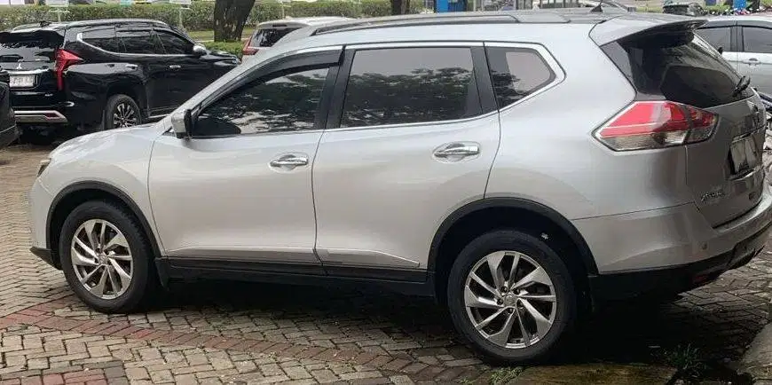 NISSAN XTRAIL 2.5AT