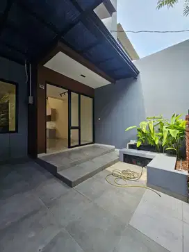 Dijual Cepat! Rumah Kencana Loka BSD City Luas 84m² Harga Menarik