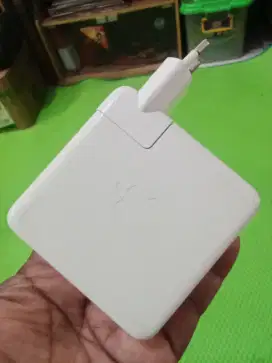 USB-C power adapter 87 W