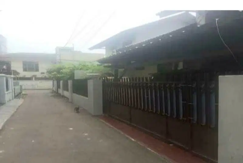 Rumah Hoek Ditengah Kota Tebet Jakarta Selatan