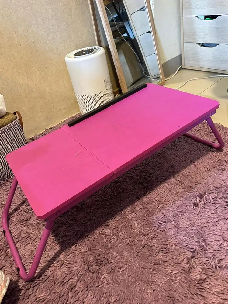 MEJA LAPTOP DI KASUR