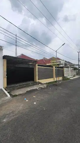 *Dijual Rumah Simpang Darmo PermaI Utara*