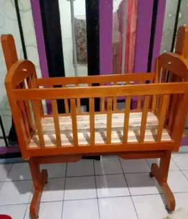 Ranjang Bayi Kayu Kondisi Bagus