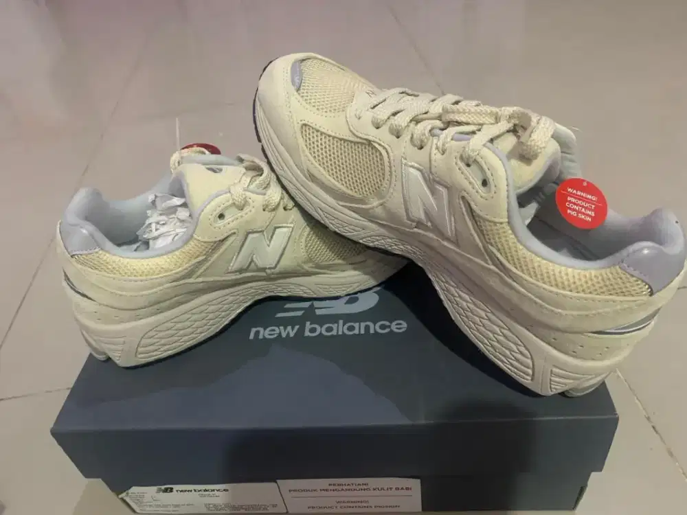 Sepatu NB 2002R Beige size 40