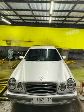 Mercedes-benz E320