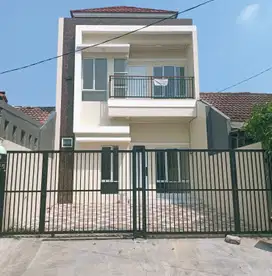 Di jual rumah mewah 2 lantai dekat mall Ciputra Citra Raya