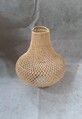 Kap lampu gantung anyaman rotan model Gangsing diameter 40 cm