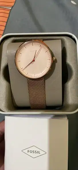 Di jual jam tangan merk fosil wanita rose gold