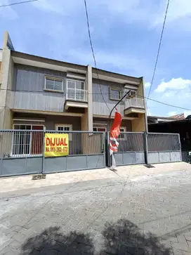 Dijual Rumah 2Lantai Lokasi Strategis Dekat Kampus ITS Unair Mulyosari