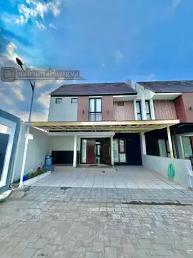 Rumah dengan kolam renang pribadi perumahan Utara bandara Adisucipto