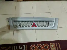 Grill Mitsubishi canter