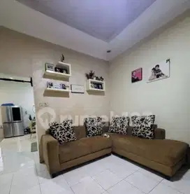 Dijual Rumah 2 Lantai Semi Furnish di Boulevard Hijau Harapan Indah
