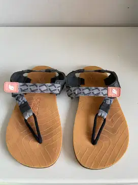 Preloved Pyopp Tapak V2.0 Barefoot Flip Flops Sandals - Light Grey On
