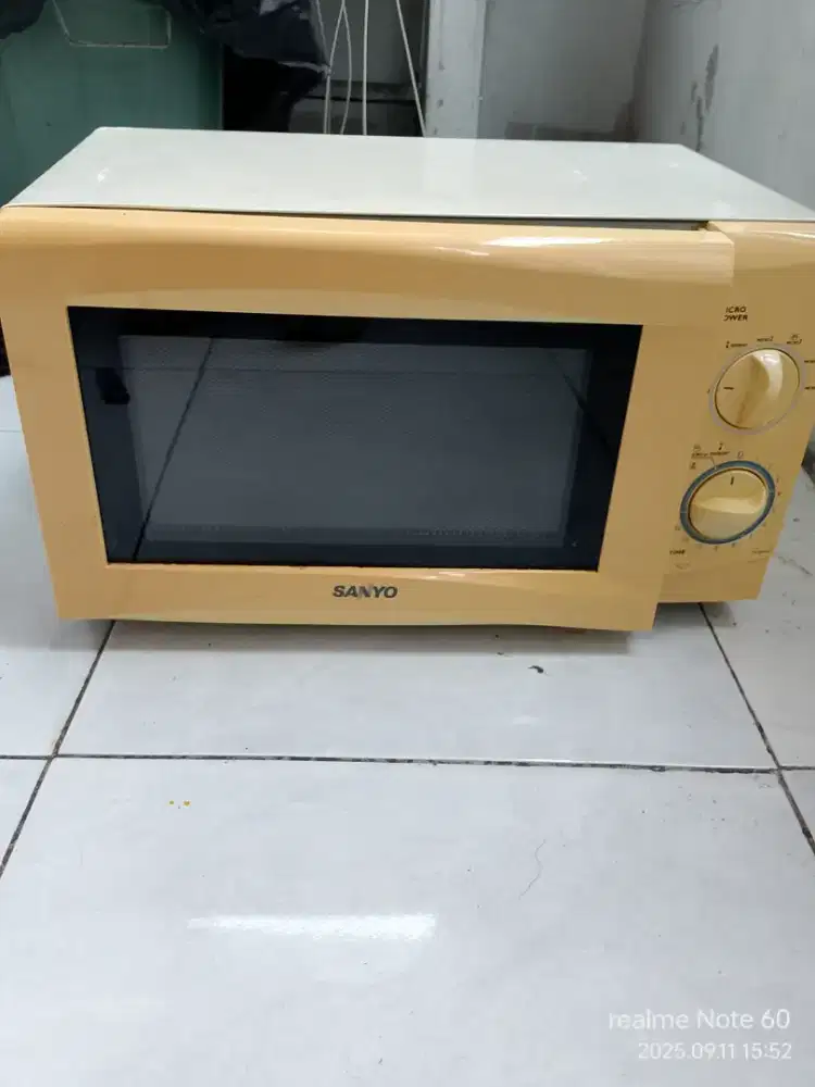 Di jual Sanyo household microwave oven EM-S105AW