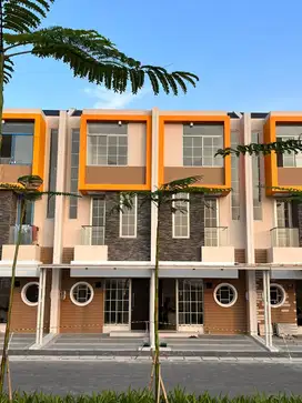DIJUAL RUMAH 4,5X10 KOSONGAN 3LANTAI PIK 2 HARGA 1,85M