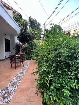 DIJUAL CEPAT, RUMAH LAMA, LOKASI FAVORITE DI CIPETE