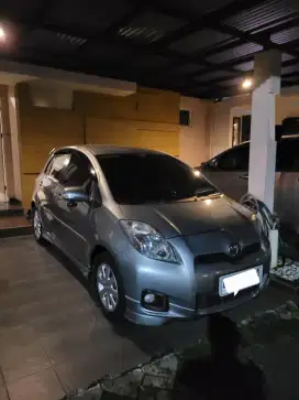 toyota yaris bakpao s limited at 2013 low km