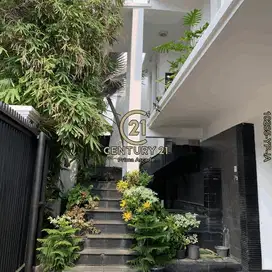 Rumah Siap Huni 3 Lantai Lokasi Strategis Di Area Tebet Jaksel