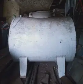 Tangki bekas 1000 ltr bisa untuk solar,air,minyak. Dll