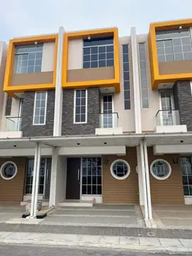 DIJUAL CEPAT RUMAH 4,5X10 KOSONGAN 3 LANTAI PIK 2 HARGA 1,85M