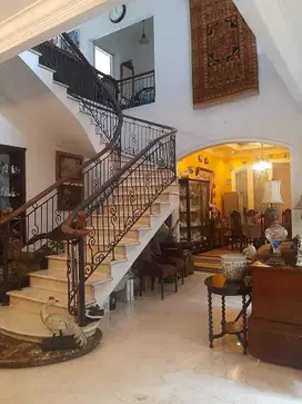 Rumah 2 lantai sangat bagus dan nyaman di Kebayoran Baru, Jakarta Sela