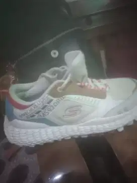 Dijual skechers moster putih multicolor