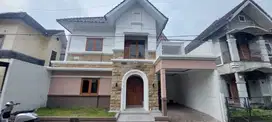 Rumah 2 lantai di seturan dalam perumahan caturtungal depok sleman