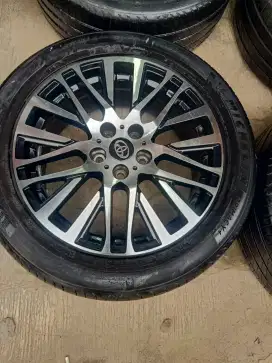 Toyota Alphard ring 18 ban Michelin