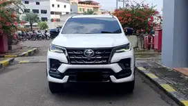 Toyota Fortuner VRZ GR Sport Kicksensor 2.8 Putih 2024 Like New Low KM