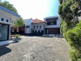 Dijual Rumah Luas Cantik & Cozy di Kutisari Utara