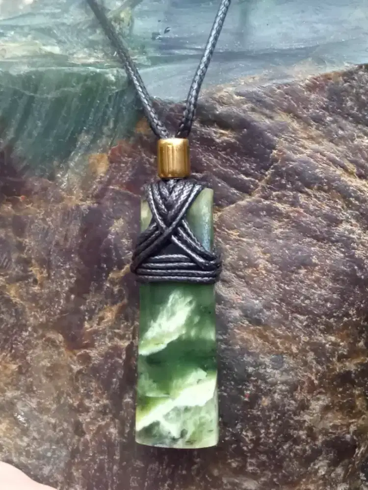 Kalung Giok Hijau Natural