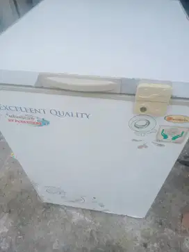 Di jual frezzer box Merk Daimitsu kapasitas 100 liter KONDISI NORMAL