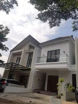 Rumah Mewah Pinggir Jalan Raya Di CILANDAK Siap Huni