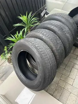 BAN BRIDGESTONE DUELER HT R17