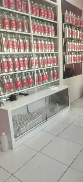 Lelang perlengkapan usaha parfum
