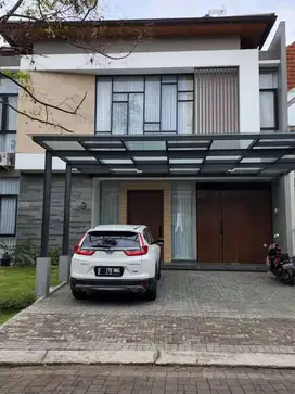 Dijual rumah lux view danau di KBP