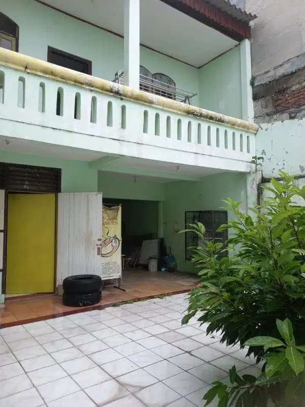 Rumah 2 Lantai yang Nyaman, Asri, dan Tenang, di area Banyak Sekolah