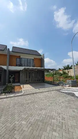 Jual cepat rumah baru  serahtrima dekat Mall Living