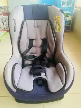 Preloved CAR SEAT BONUS CAR BOOSTER