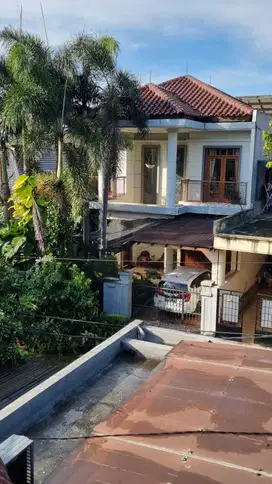 Rumah 3 lantai dekat tol jatibening di taman bougenvile caman, jatiben
