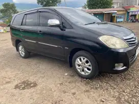 Toyota Kijang Innova 2010 Bensin