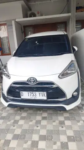 Toyota Sienta Type Q A/T 2017 Putih