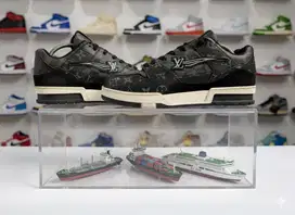 Sepatu Sneakers LV Trainer Low Monogram Black size 42
