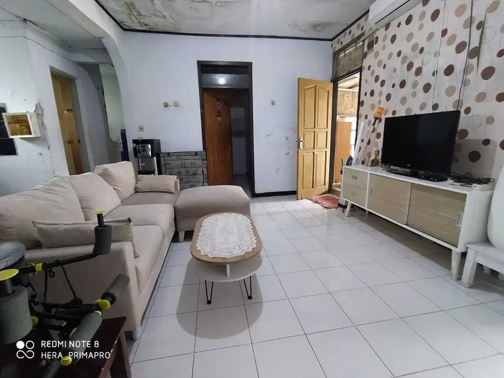 Dijual rumah hitung tanah dibawah pasar