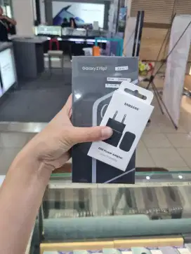 NEW GALAXY Z FLIP 7 12/256 FREE 25W ADAPTER+TEMPERED+CLEAR CASE‼️