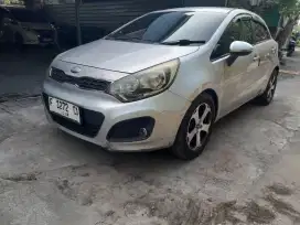 Istimewa kia rio AT 2013 tinggal pake pjk hidup