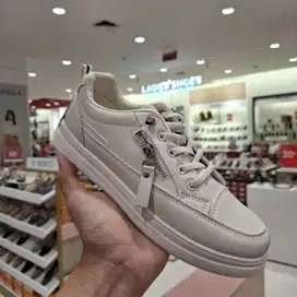 SEPATU PUTIH ST MORITZ