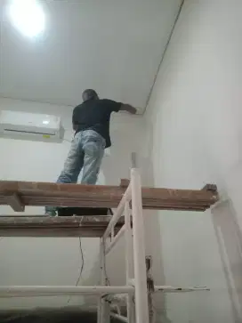Tukang renovasi dan cat
